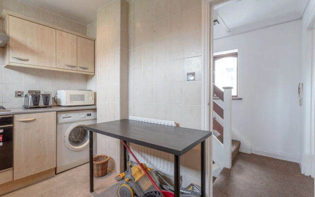 4 Bedroom Mews House in Kensal Rise