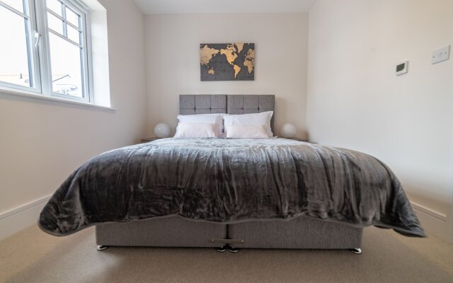 Reading Green Park Village Serviced Apt