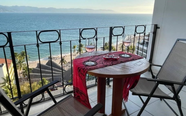 Luxury Condo just steps away from the Beach!