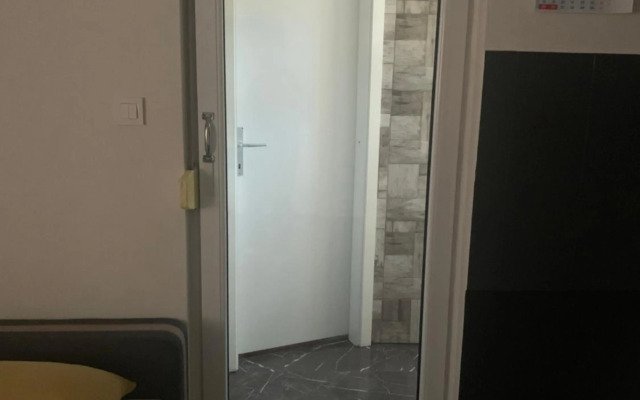 Studio apartman DAMA blizina amfiteatra i privatan parking