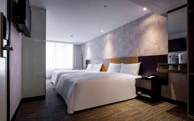 Hotel B