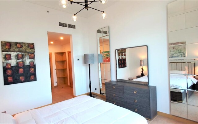 Spacious & Chic 1 bedroom with balcony in Palm