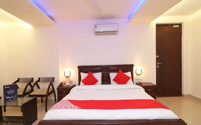 OYO 11878 Hotel De DS Plaza