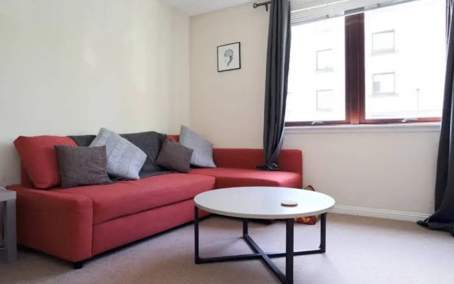 2 Bedroom Canalside Apartment