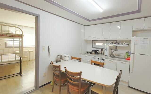 Seoul Holiday Guesthouse - Hostel