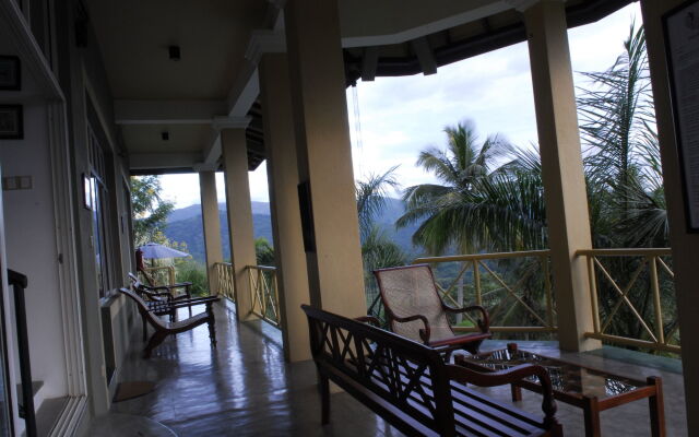 The Albatross, Kandy