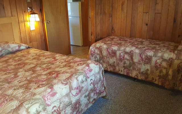The Cedarwood Inn & Suites