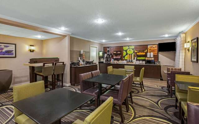 La Quinta Inn & Suites by Wyndham N Little Rock-McCain Mall