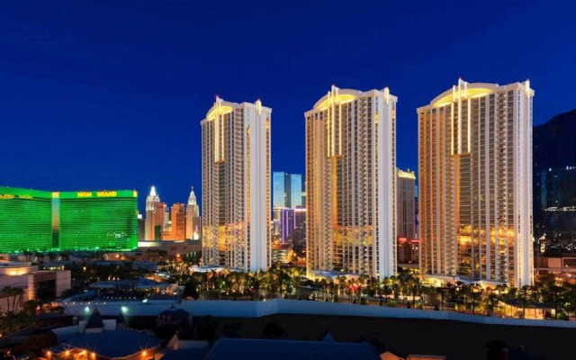 Fallon Luxury Rentals at The Signature