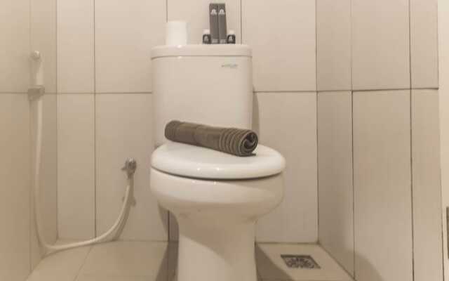 Comfy And Homey Studio Room At Grand Kamala Lagoon Apartment