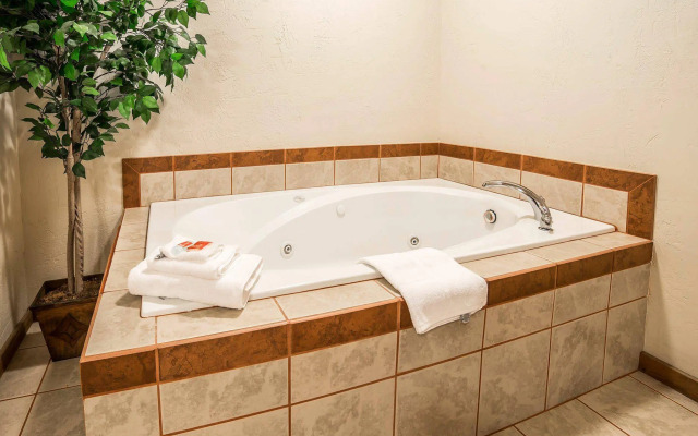 Econo Lodge Inn & Suites Kalispell - Glacier National Park Gateway