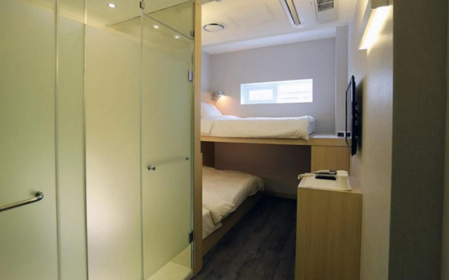Hotel 8 Hours