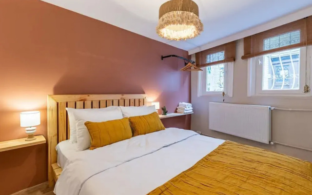 Missafir House With Refreshing Garden in Besiktas