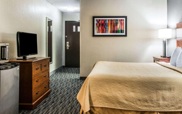 Quality Inn and Suites Livonia