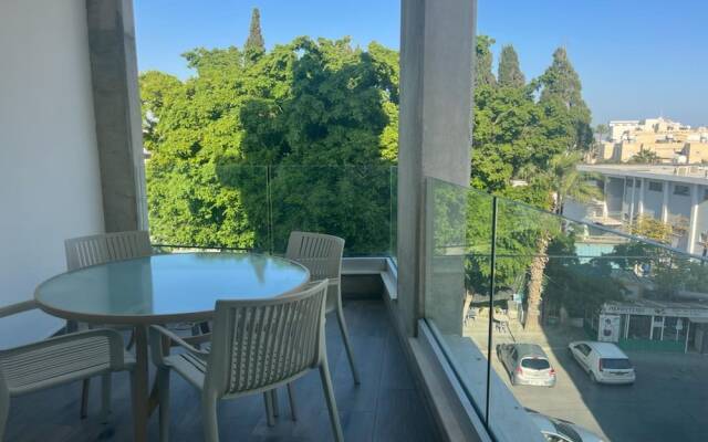 Phaedrus Living Coral Suites Horizon
