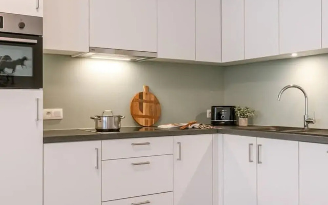 Modern Apartment for up to Five People