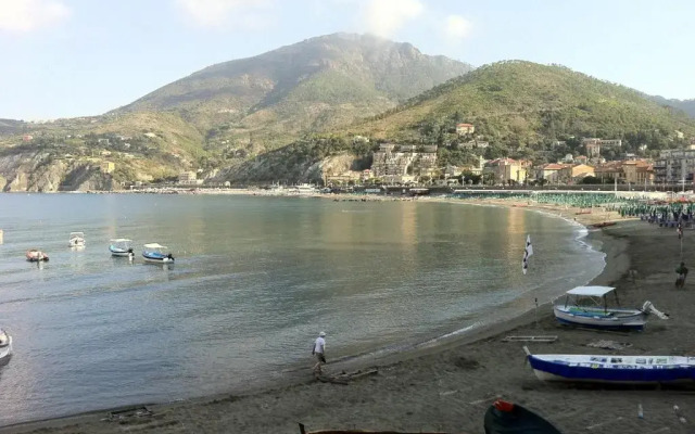 LevantoTwo bedrooms Flat with terrace