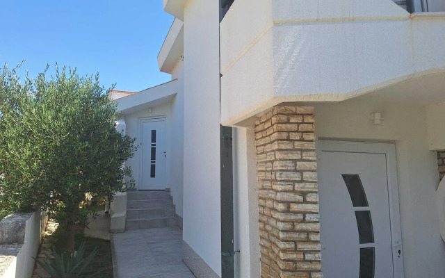 Sea View Apartment Povljana