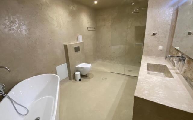 Mani Luxury Suites and Studios in Gytheio with Private Pools