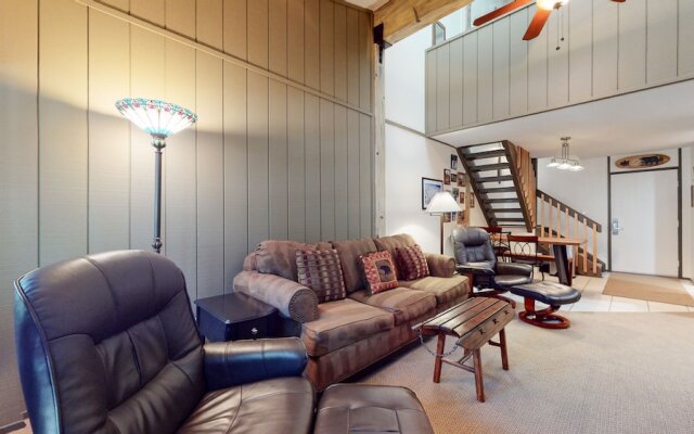 Escape to The Summit - Pool & HT Next Door