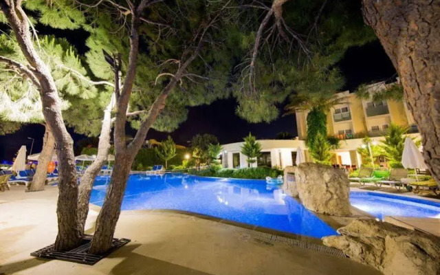 Royal Palm Beach Hotel