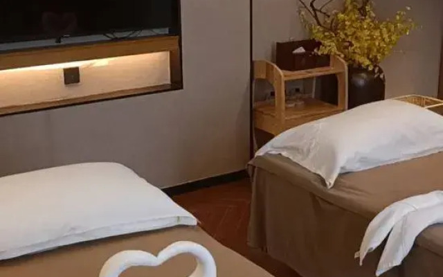 Qintian Holiday Hotel