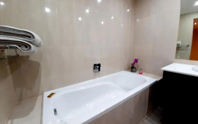 1804 Franklin 3-Bed Penthouse with Rooftop Jacuzzi