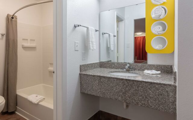 Motel 6 Bryan, TX - University Area