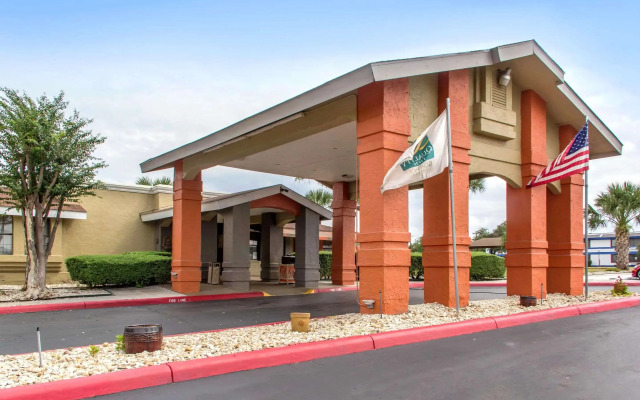 Quality Inn & Suites I-35 near Frost Bank Center