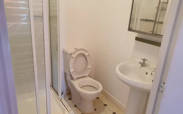 9 Cobb Close Holiday House