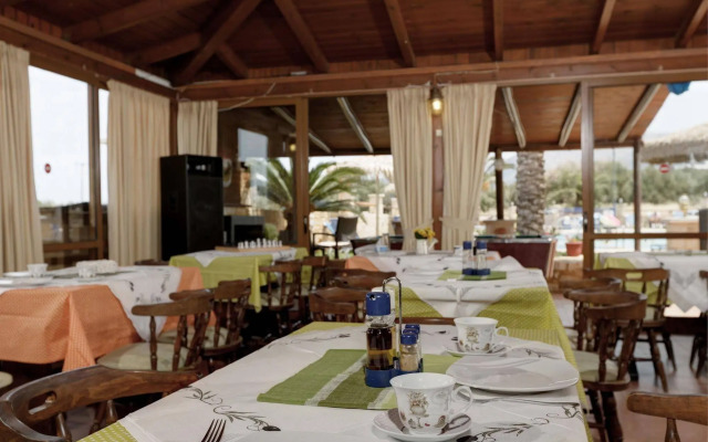 Danelis Studios and Apartments