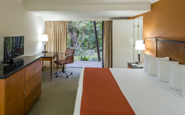 HS HOTSSON Hotel Tampico