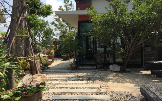 Rayonghouse Resort