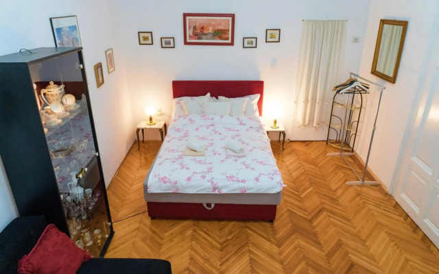 Artsy Ferhadija Studio Apartment