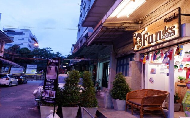 Fundee at Siam Hostel - Adults Only