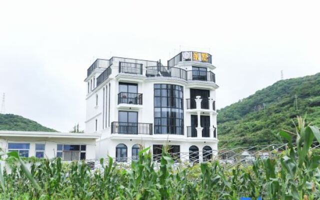 Qinshu Hostel