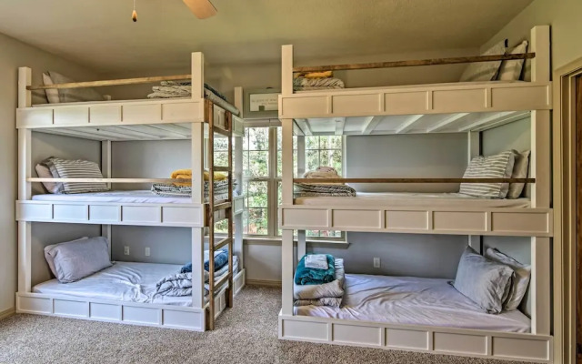 Expansive Townhome w/ Game Room & Community Pool