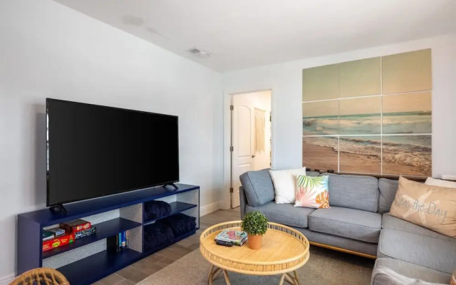 Fun Family-friendly Largo Home Heated Pool