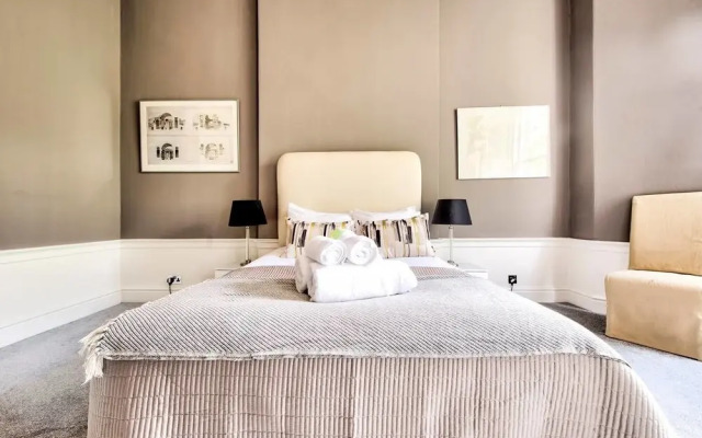 Heart of the New Town Luxury Apartment