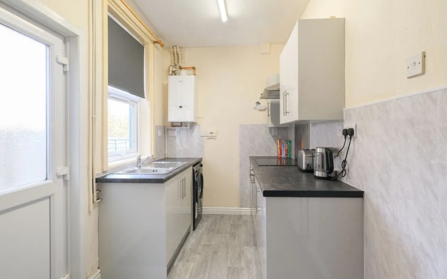 Lovely Large 2-bed House With 2 Reception Rooms
