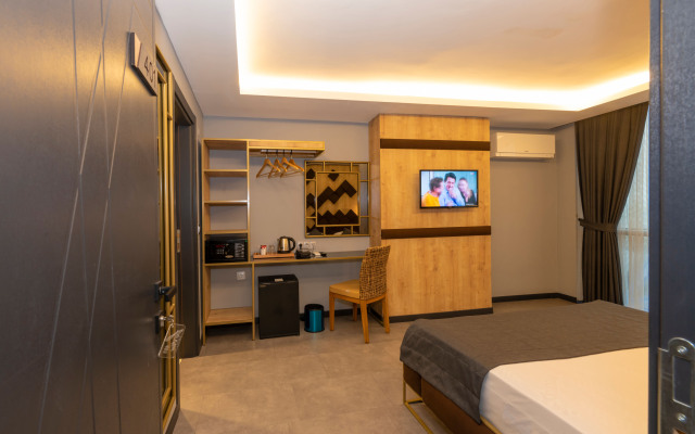 Fly And Stay Airport Hotel