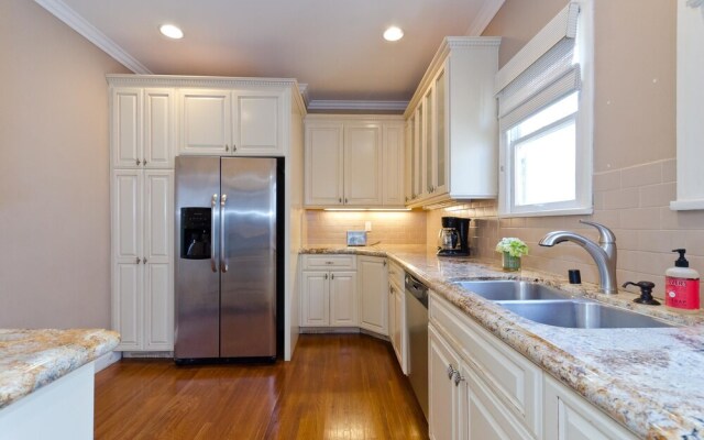 LA157 2 Bedroom Apartment By Senstay