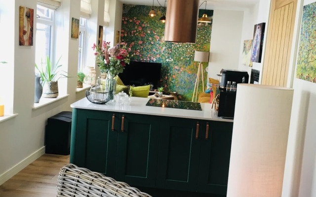 The Art Attic a Stylish Boutique Apartment