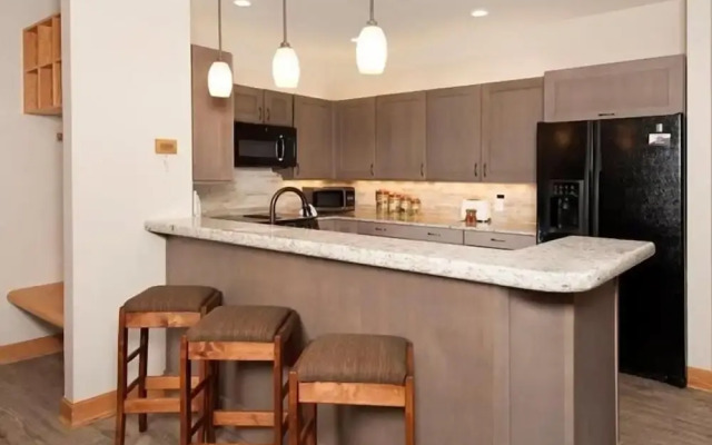 Ski In 2 Bedroom at Chateaux Dumont Keystone