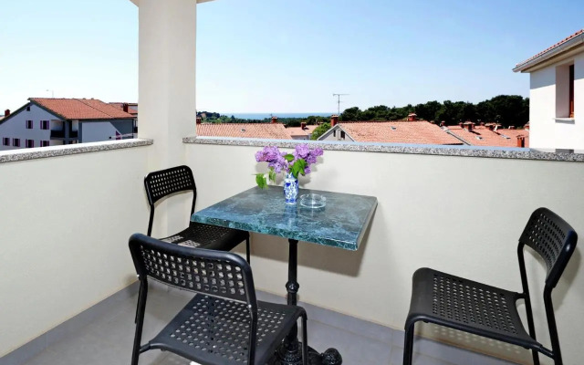 Beautiful Apartment in Porec near Sea