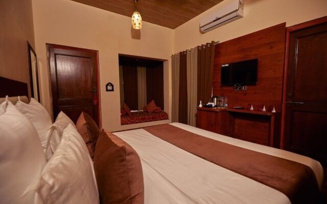 Vijaygarh Resort & Cottages with Private Pool