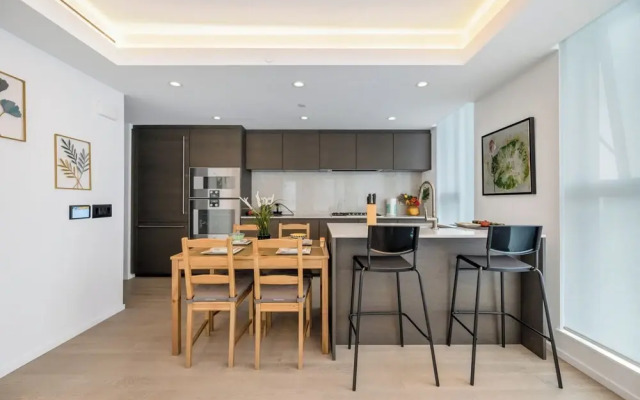 Chic Urban Stylish Condo in Downtown V