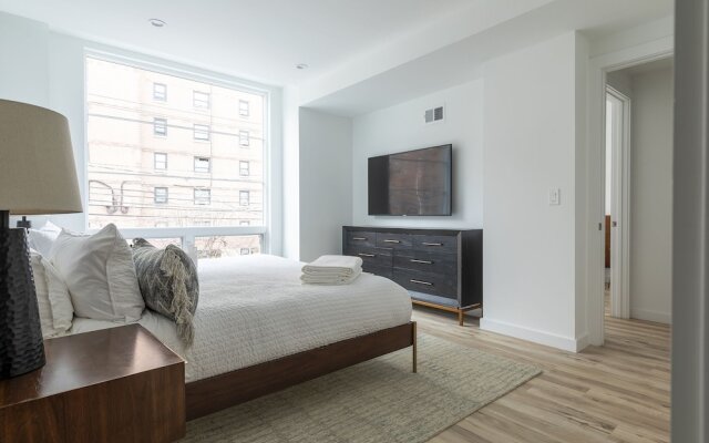 Lavish 3BR Retreat w Private Rooftop Deck Near NYC