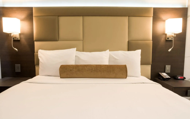 Hotel Xilo Glendale