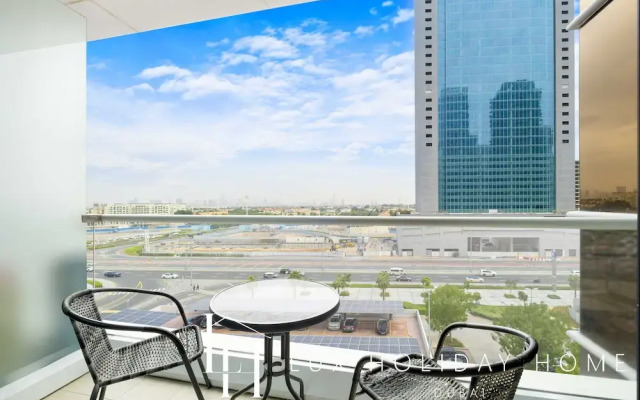 LUX The JLT Gold Crest Studio